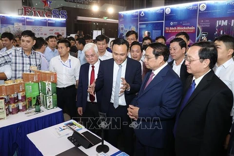 Vietnamese innovative startups should strive to become regional, international “unicorns”: PM
