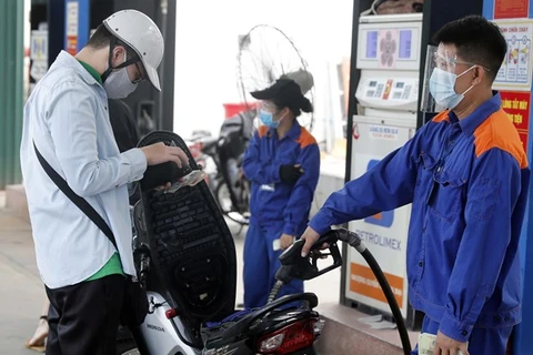 Petrol prices down by 1,500 VND per litre under latest adjustment 