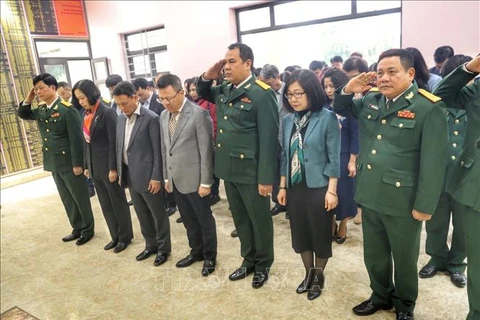 Vietnam News Agency, Division 304 hold traditional gathering