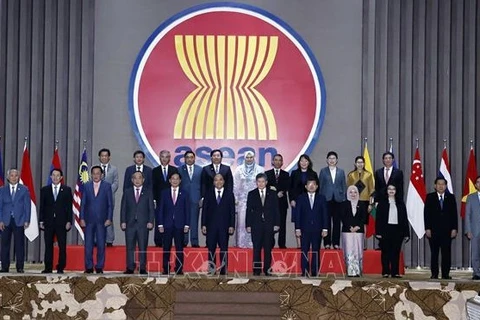 Vietnam attaches importance to relations with ASEAN: President