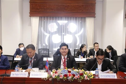 Young parliamentarians of Vietnam, Laos reinforce cooperation