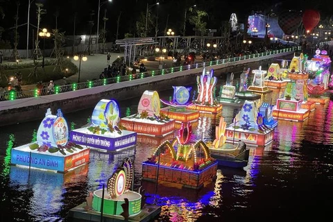 Can Tho: Lantern festival lights up Ninh Kieu night