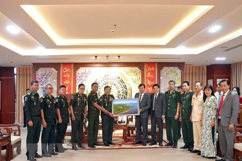 Cambodian Army’s Guard High Command extends Tet wishes to Ca Mau, Hau Giang