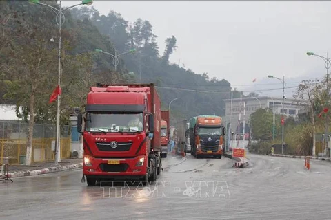 Huu Nghi border gate resumes full operation