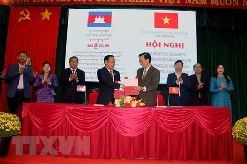 Dak Nong steps up all-round cooperation with Cambodia’s Mondulkiri province 