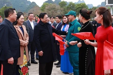 PM pays pre-Tet visit to northern border Cao Bang province
