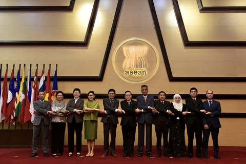 Indonesia commits to promoting ASEAN Community