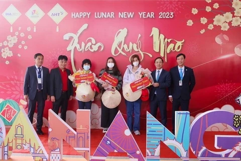 Many localities welcome first foreign tourists of Lunar New Year