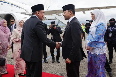 Malaysia PM starts official visit to Brunei