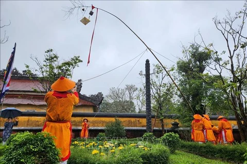 Neu pole lowering, seal opening ceremony celebrates new year