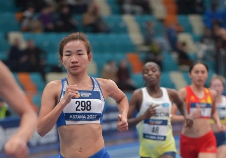 Athletes Nguyen Thi Oanh takes 1,500m Asian Indoor Championship title
