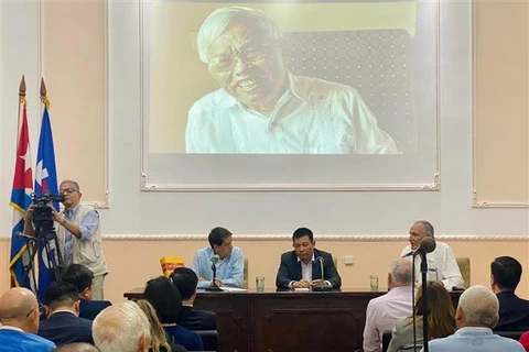  Cuba honours Vietnamese journalist