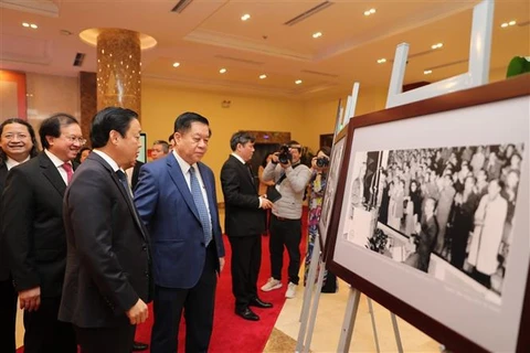 Photo exhibition marks 80 years of Outline of Vietnamese Culture