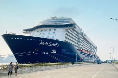 Cruise ship brings nearly 2,000 visitors to Quang Ninh