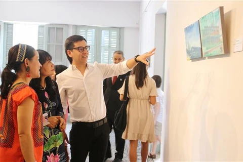 Mexican painter Diego Rodarte’s paintings exhibited in HCM City