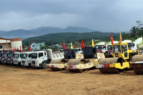 Project on upgrading road connecting Quang Nam, neighbouring areas, countries launched