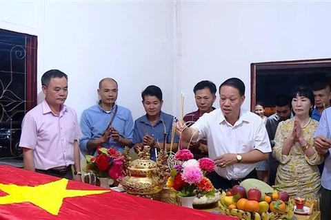 Overseas Vietnamese commemorate fallen soldiers in Laos