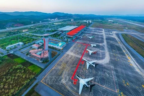 Quang Ninh works on air cargo transport route with Can Tho