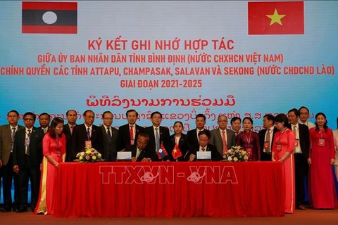 Binh Dinh signs cooperation pact with four southern Lao localities