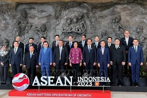 Vietnam joins ASEAN central bank officials at meetings in Indonesia
