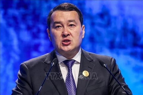 Vietnamese leaders congratulate re-elected Kazakh leaders