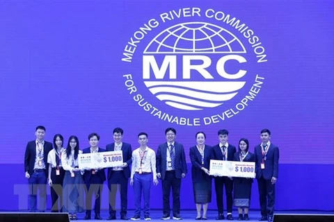 Vietnamese students win two second prizes at MRC technology contest