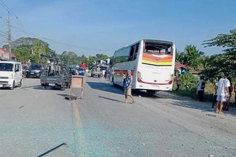 Bomb blast injures eight people in southern Philippines