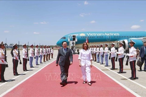 NA Chairman Vuong Dinh Hue arrives in Havana, beginning official visit to Cuba