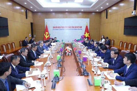 Vietnamese, Lao Party officials hold talks