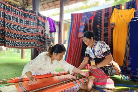 Traditional craft villages of Vietnam honoured at Hue event