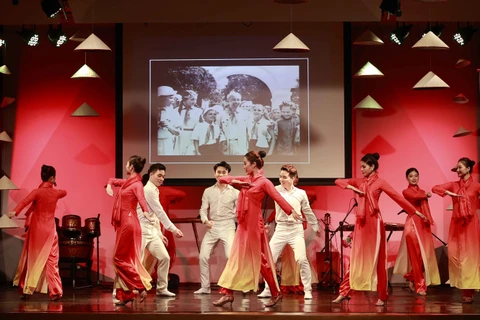Art performance celebrates 30th anniversary of Vietnam-Uruguay diplomatic ties