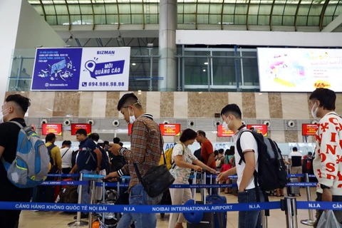 Int’l flights, passengers via Noi Bai airport surge during five-day holidays