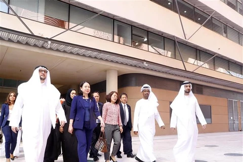 Vice President meets business leaders, OV representatives in UAE