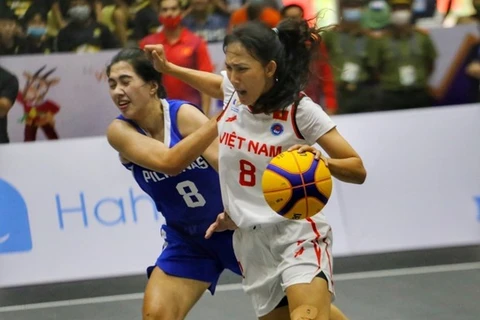 Vietnamese women basketballers win over Philippine rivals at SEA Games 32