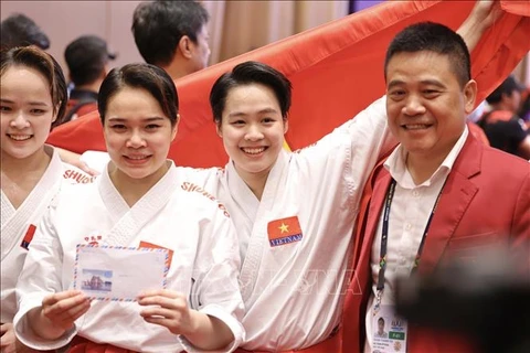 Karate artists win first gold for Vietnam at SEA Games after 18 years