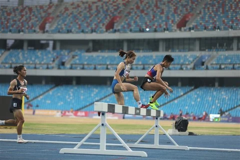 Runner Nguyen Thi Oanh secures two golds in just 20 minutes