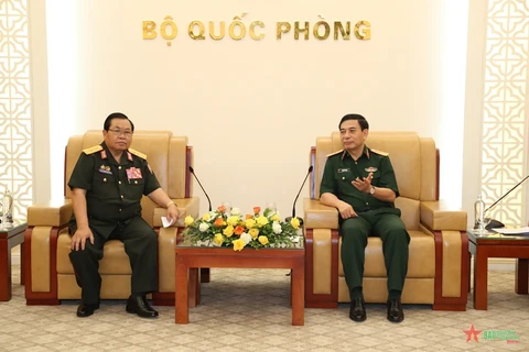 Defence Minister receives Lao Veterans Federation delegation
