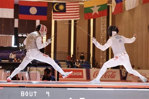 SEA Games 32: New golds for Vietnam in wrestling, fencing, weightlifting