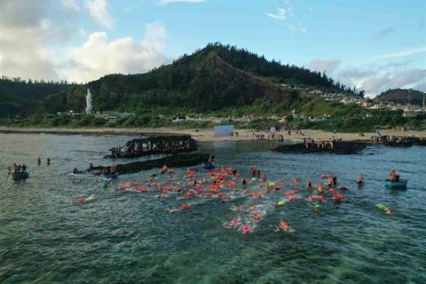 Ly Son island swimming event successful, to become annual tourism product