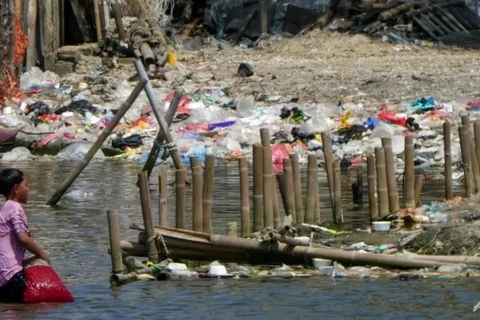 Indonesia to gradually eliminate single-use plastic