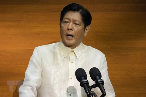 Plane carrying Philippine President encounters technical problem