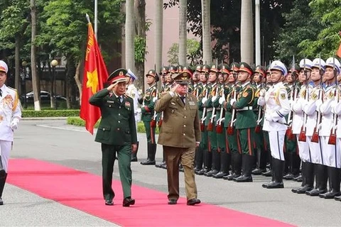 Minister of the Revolutionary Armed Forces of Cuba visits Vietnam