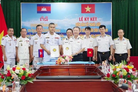 Vietnamese, Cambodian naval academies strengthen cooperation