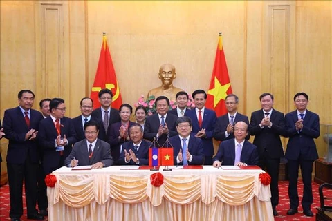 Vietnam, Laos bolster cooperation in social sciences