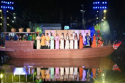 Hundreds of artists perform to celebrate the 325th anniversary of Sai Gon - Cho Lon - Gia Dinh - HCM City