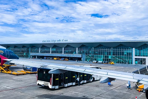 Runway cracks force Nghe An’s Vinh airport to close for 24 hours