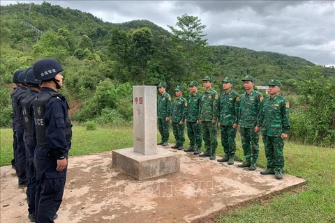 Vietnamese, Chinese border stations conduct joint border line patrol