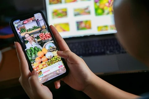 Selling fresh fruits via live streaming forecast to boom