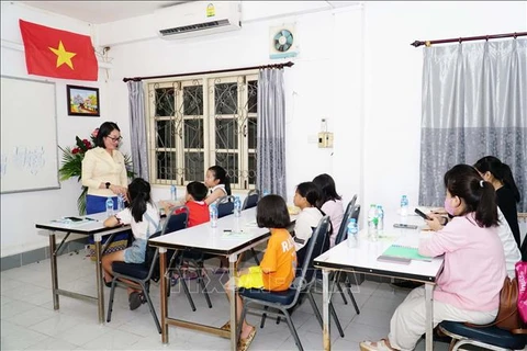 Vietnamese-language course opens in Vientiane