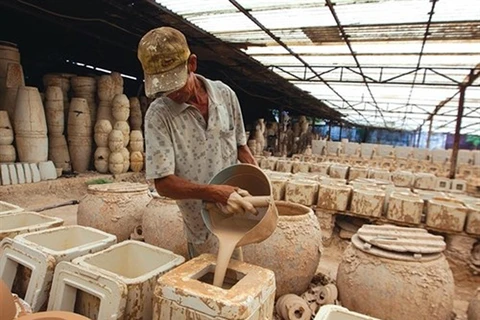 Forming raw material areas is a crucial factor for craft villages’ development